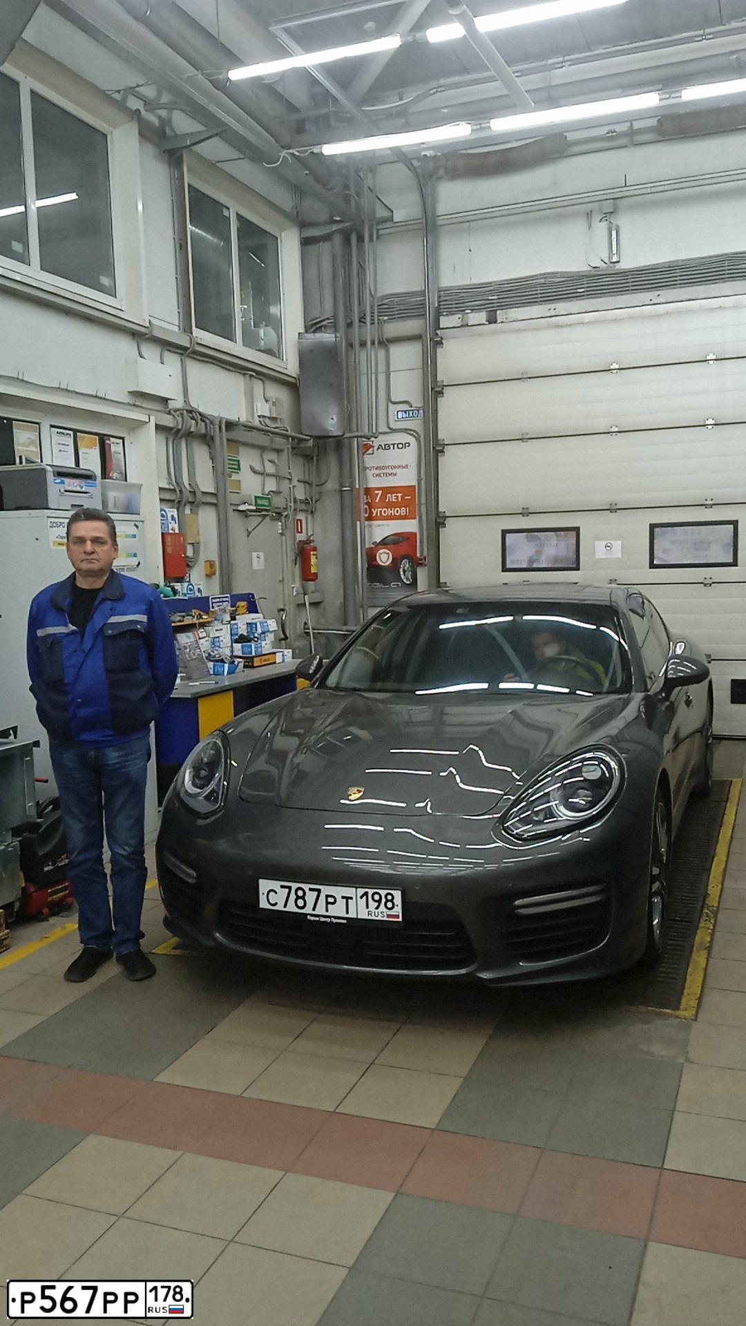Фото автомобиля PORSCHE PANAMERA, 2013 — госномер О712АО10. Цвет: СЕРЫЙ