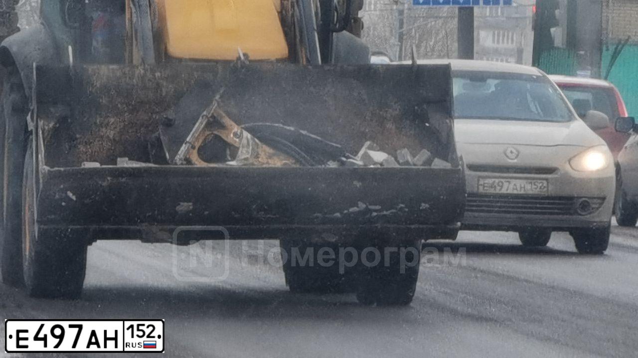 Фото автомобиля RENAULT FLUENCE, 2011 — госномер Е497АН152. Цвет: БЕЖЕВЫЙ