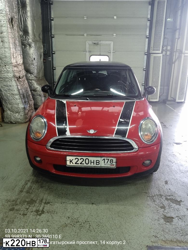 Фото автомобиля MINI МИНИ ONE, 2008 — госномер К220НВ178. Цвет: Красный