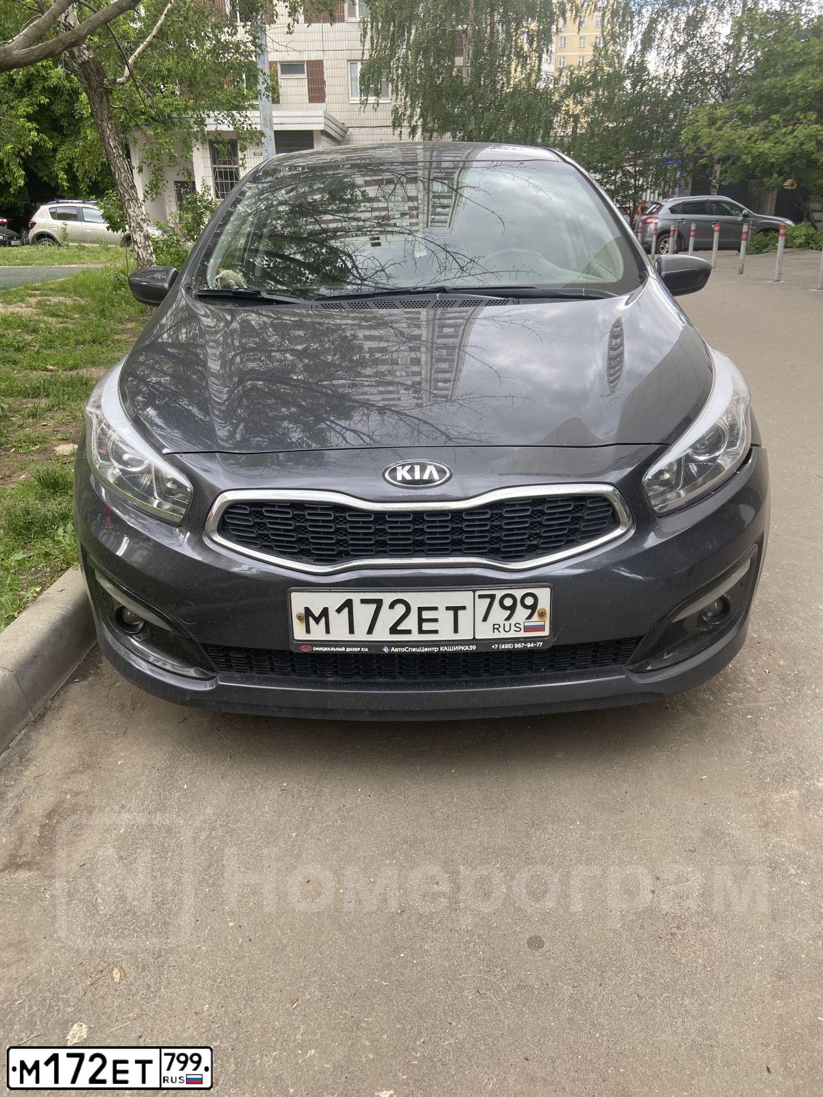 Фото автомобиля KIA CEE'D, 2018 — госномер М172ЕТ799. Цвет: Серый