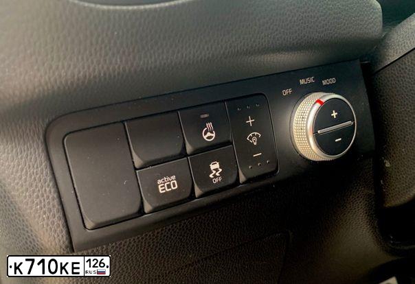 Фото автомобиля KIA SOUL, 2014 — госномер О382ЕХ777. Цвет: БЕЖЕВЫЙ