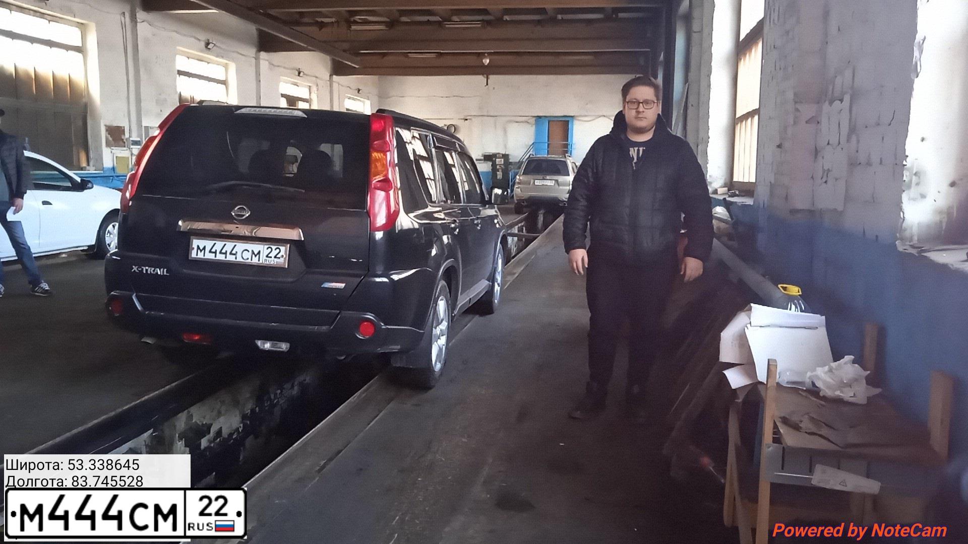 Фото автомобиля NISSAN X-TRAIL, 2010 — госномер М444СМ22. Цвет: ЧЕРНЫЙ