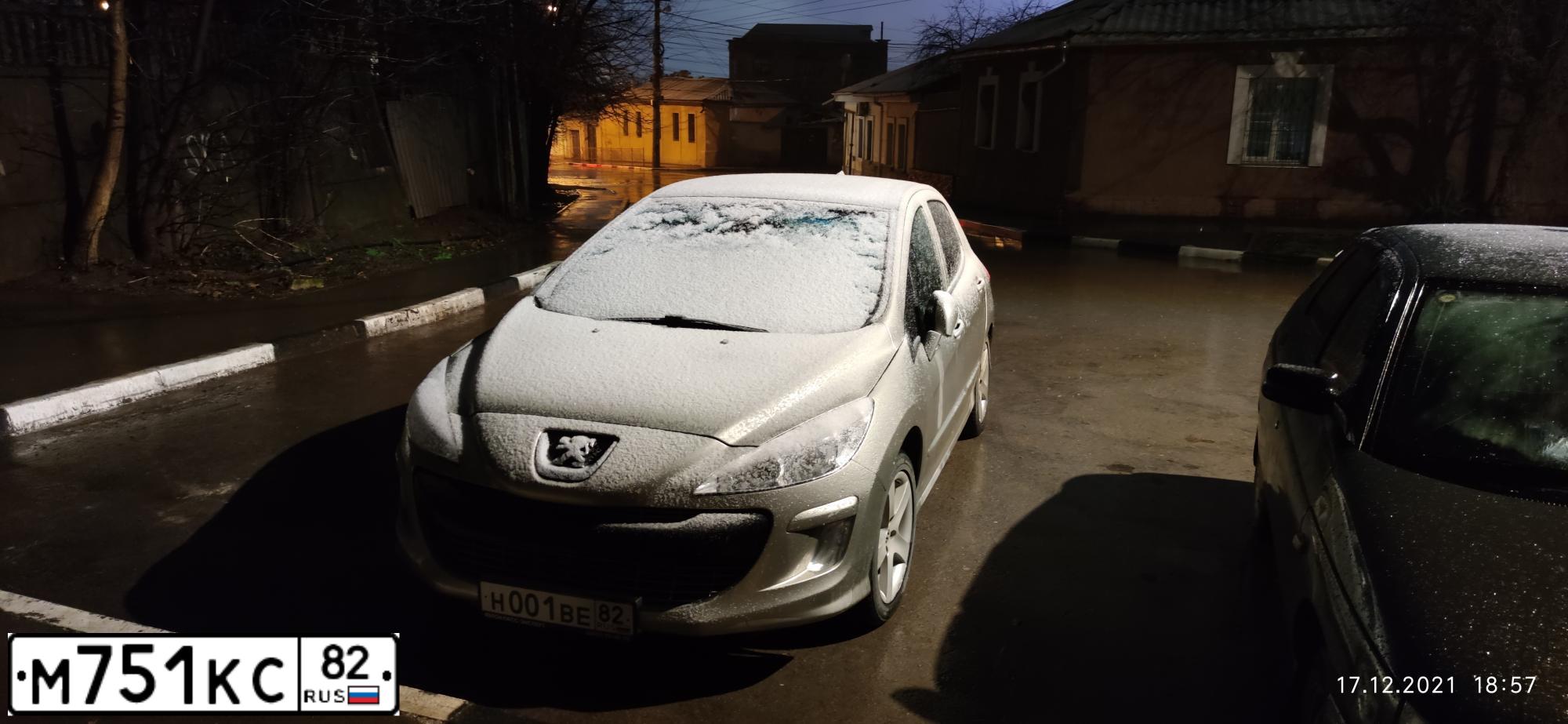 Фото автомобиля RENAULT LOGAN, 2011 — госномер М751КС82. Цвет: синий