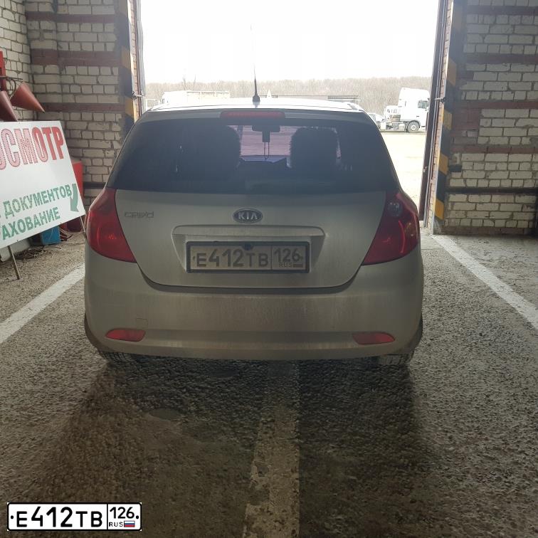 Фото автомобиля KIA CEE'D, 2007 — госномер Е412ТВ126. Цвет: ПЕРЛ.-СЕРЕБРИСТЫЙ