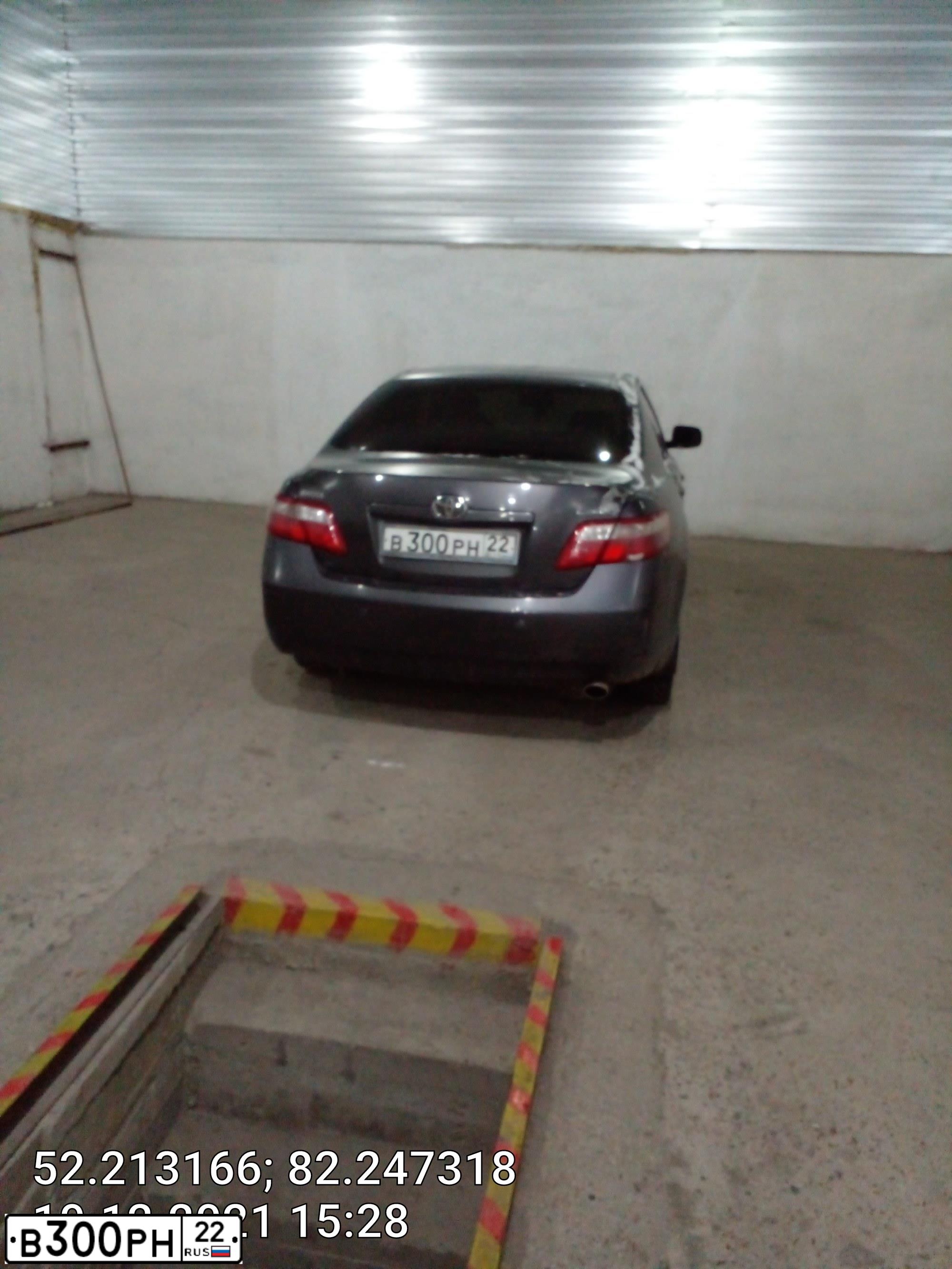 Фото автомобиля TOYOTA CAMRY, 2008 — госномер В300РН22. Цвет: СЕРЫЙ