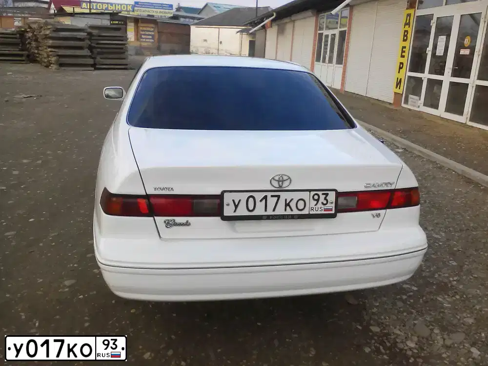 Фото автомобиля TOYOTA UNSPECIFIED, 1983 — госномер У017КО93. Цвет: Белый