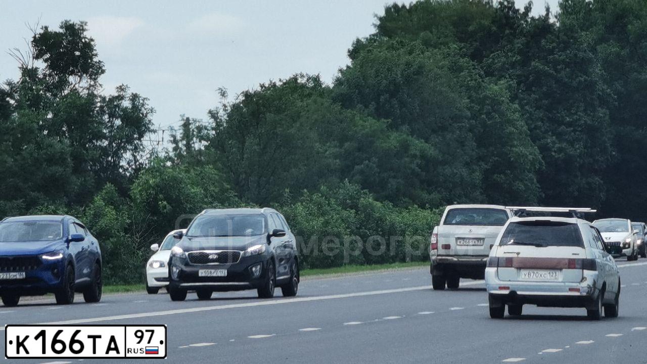 Фото автомобиля FORD FOCUS, 2004 — госномер М660АК250. Цвет: СИНИЙ ТЕМНЫЙ