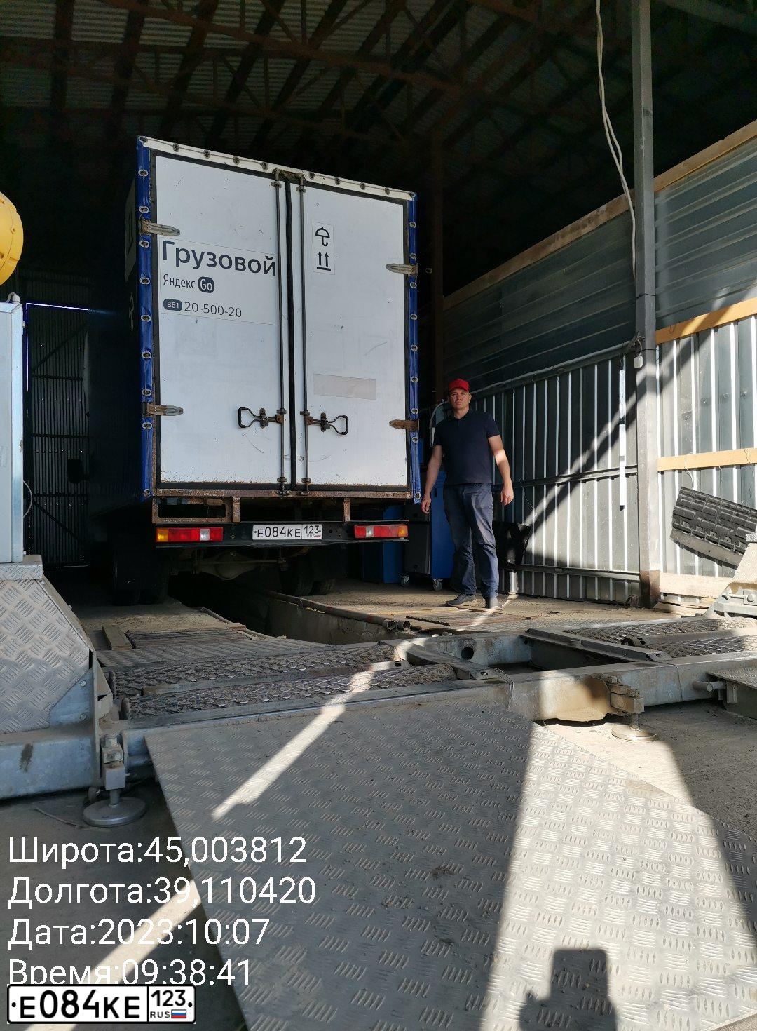 Фото автомобиля GAZ 3302 GAZEL, 2012 — госномер О529АС126. Цвет: Белый