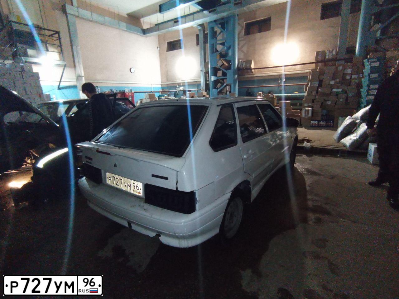 Фото автомобиля LADA 2114 SAMARA, 2009 — госномер Р727УМ96. Цвет: Белый
