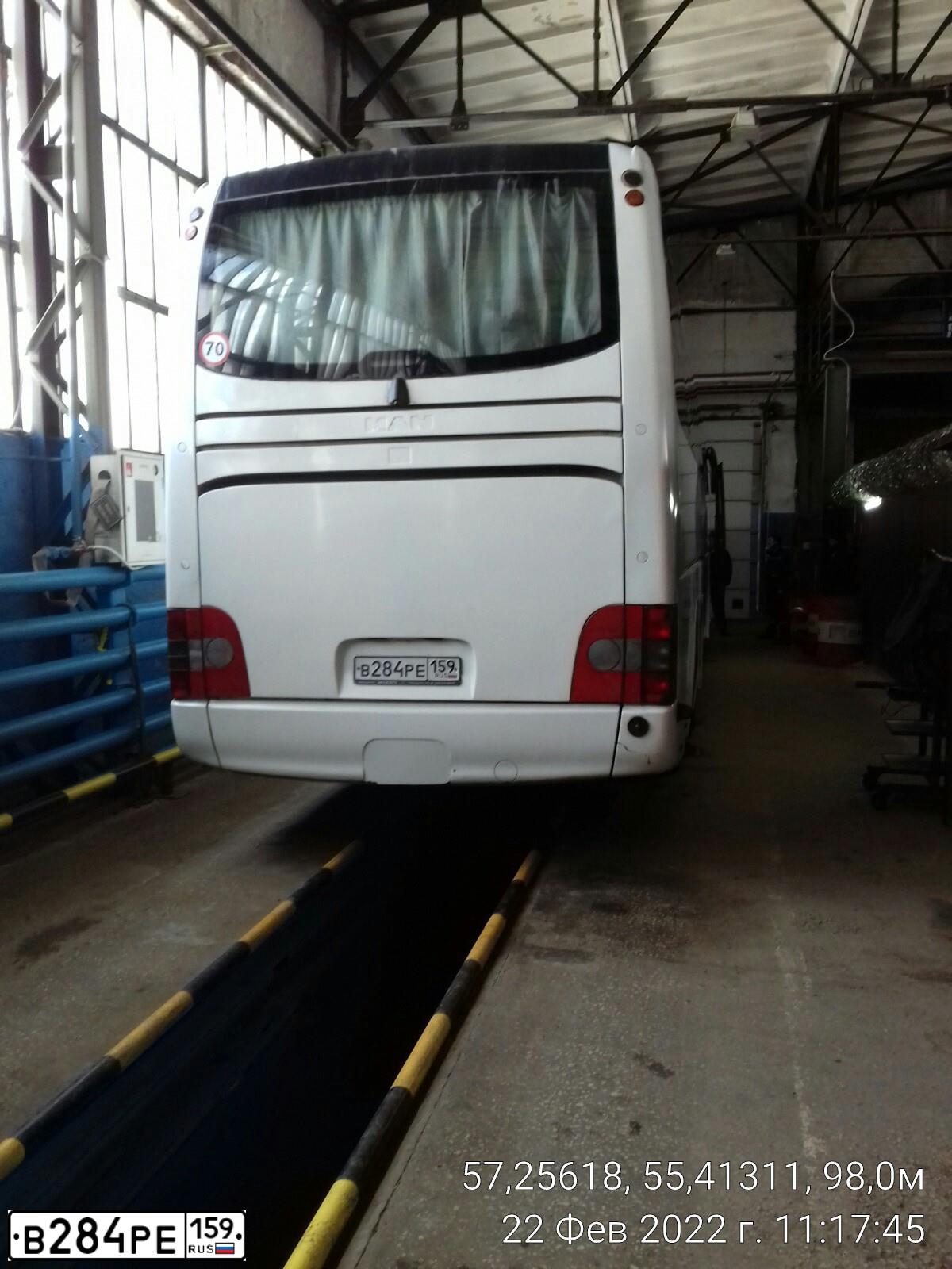 Фото автомобиля MAN LIONS COACH, 2007 — госномер В284РЕ159. Цвет: БЕЛЫЙ