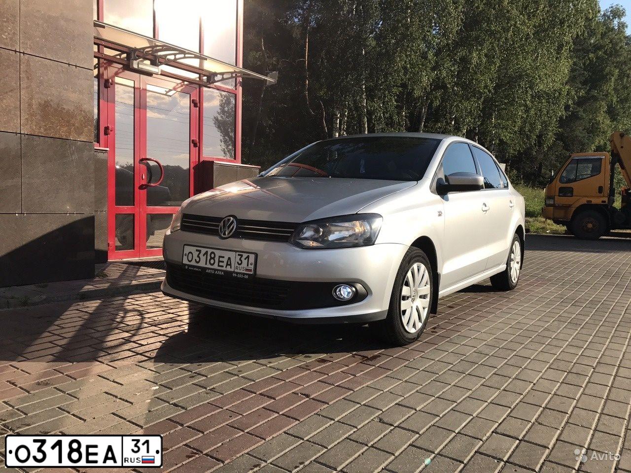 Фото автомобиля VOLKSWAGEN POLO, 2011 — госномер О318ЕА31. Цвет: СЕРЫЙ