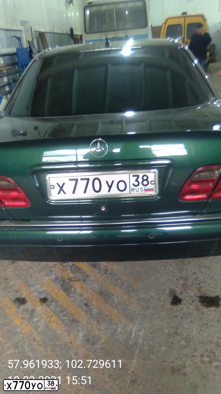 Фото автомобиля MERCEDES E-KLASSE, 1997 — госномер Х770УО38. Цвет: ЗЕЛЕНЫЙ