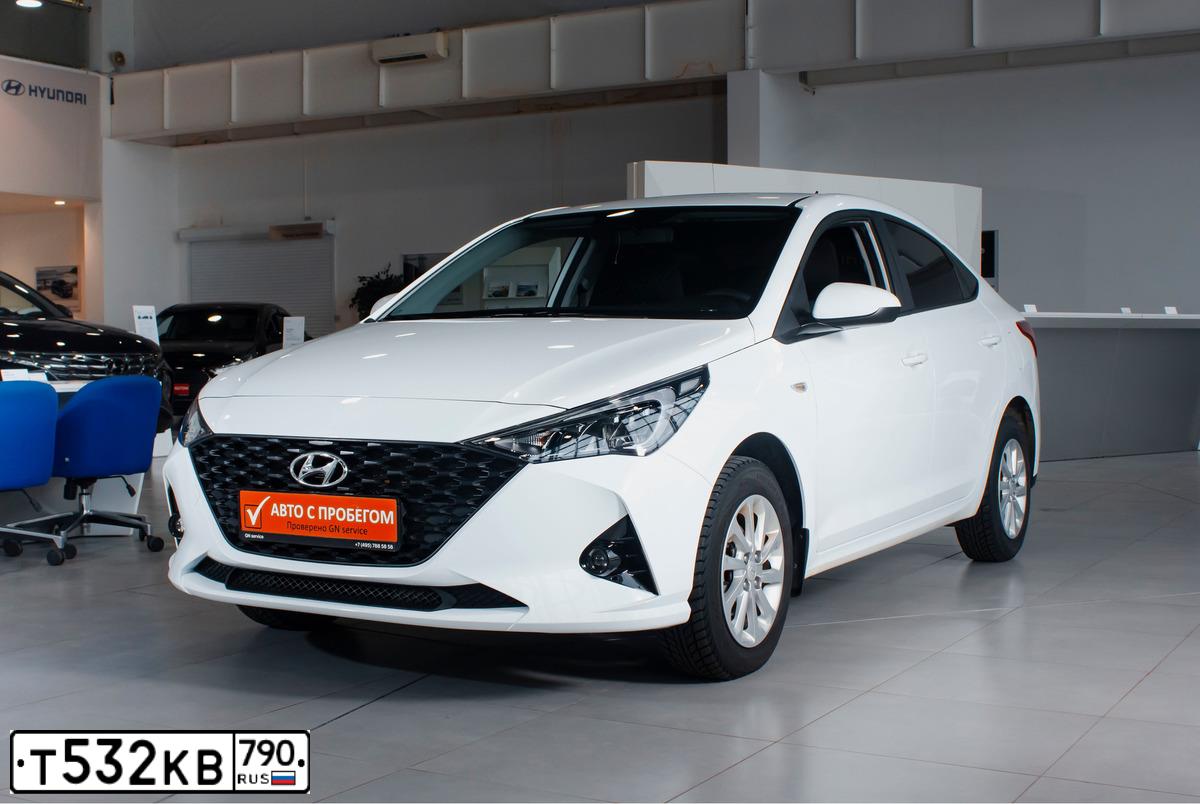 Фото автомобиля HYUNDAI SOLARIS, 2021 — госномер М301СХ134. Цвет: ЖЕЛТЫЙ