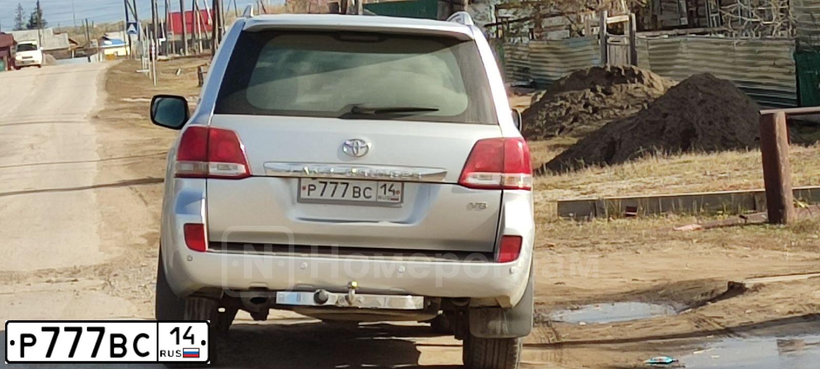 Фото автомобиля TOYOTA LANDCRUISER 200, 2011 — госномер С421ХК125. Цвет: серебристый