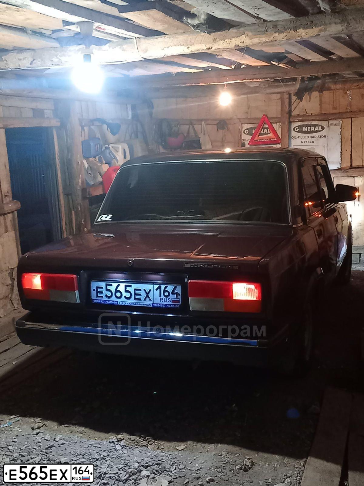 Фото автомобиля LADA 2107, 2009 — госномер Е565ЕХ164. Цвет: Коричневый