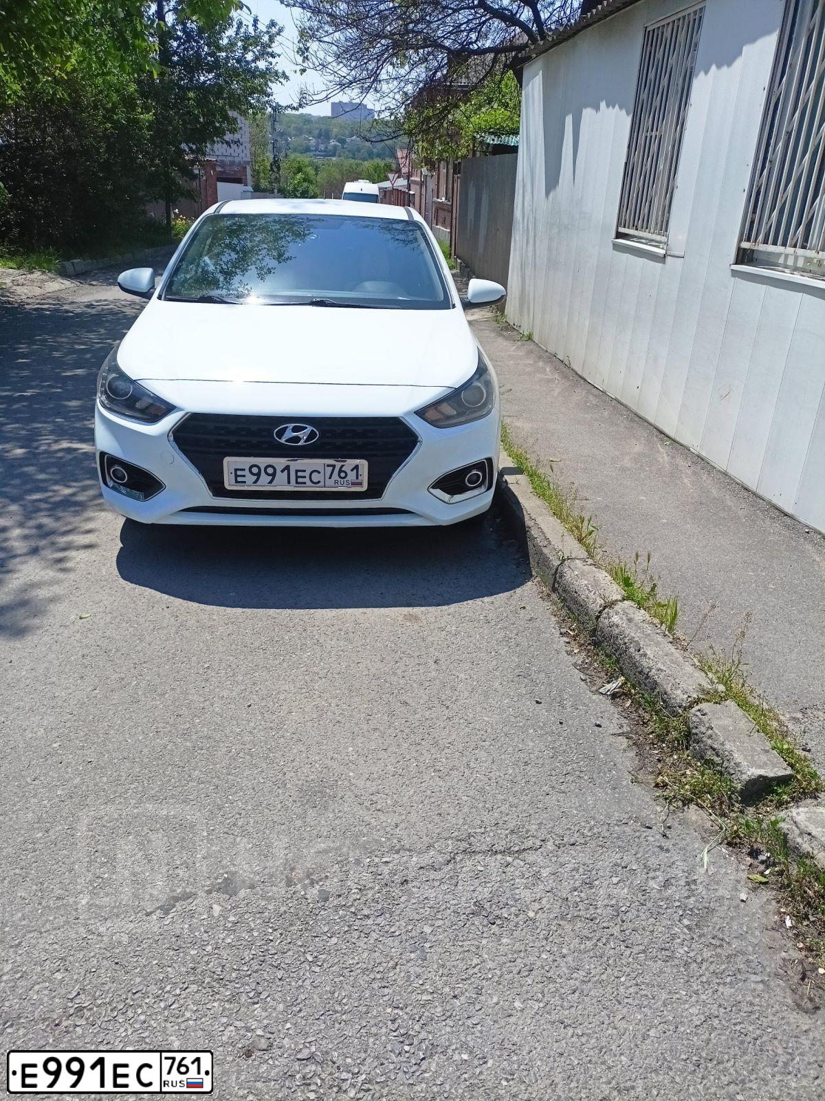 Фото автомобиля HYUNDAI SOLARIS, 2018 — госномер Е991ЕС761. Цвет: БЕЛЫЙ