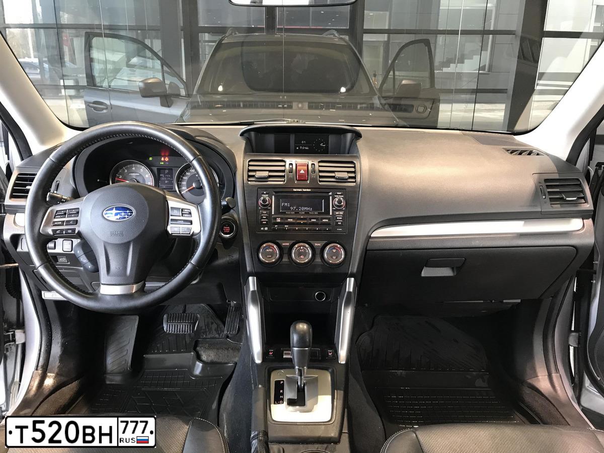 Фото автомобиля SUBARU FORESTER, 2013 — госномер У113АЕ977. Цвет: СЕРЫЙ