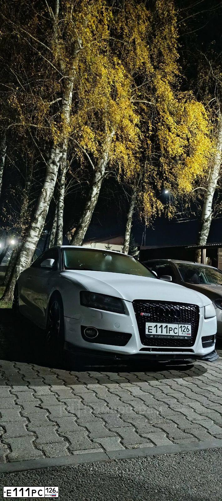 Фото автомобиля LADA 2190 GRANTA, 2019 — госномер Е111РС126. Цвет: Белый