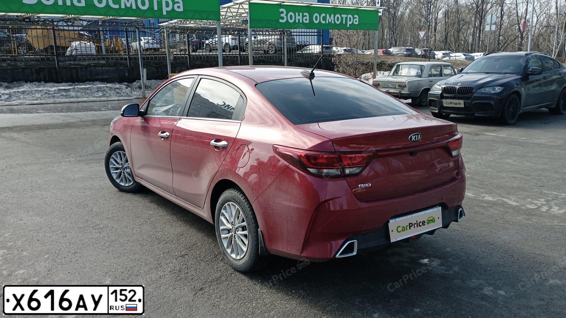 Фото автомобиля KIA RIO, 2021 — госномер Х616АУ152. Цвет: Красный