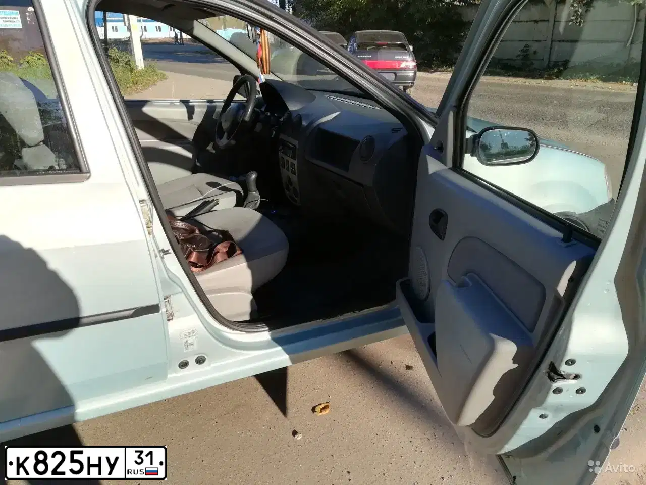 Фото автомобиля RENAULT LOGAN, 2007 — госномер Х238КТ03. Цвет: ЖЁЛТЫЙ