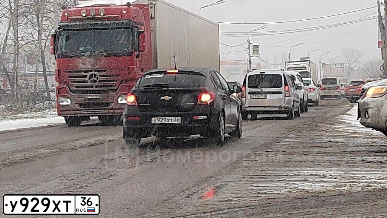 Фото автомобиля LADA 2172 PRIORA, 2011 — госномер У929ТХ36. Цвет: ТЕМНО-ВИШНЕВЫЙ
