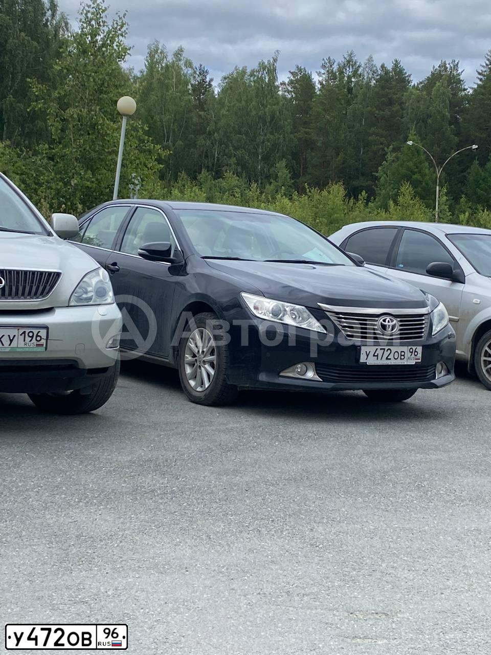 Фото автомобиля TOYOTA CAMRY, 2012 — госномер У472ОВ96. Цвет: ЧЕРНЫЙ