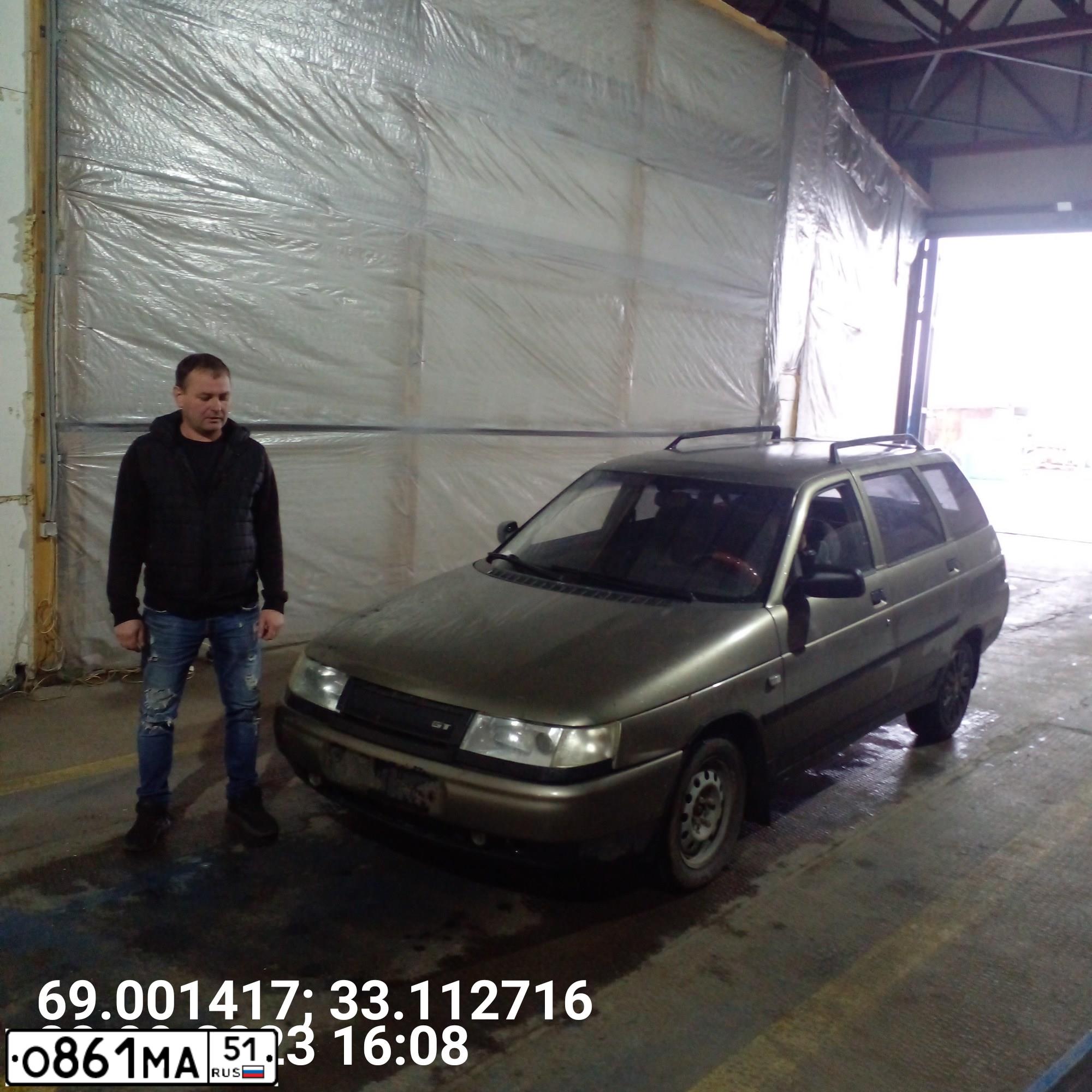 Фото автомобиля LADA 2111, 2001 — госномер В323НО51. Цвет: СЕРЕБРИСТО-СЕРО-ЗЕЛЕНЫЙ