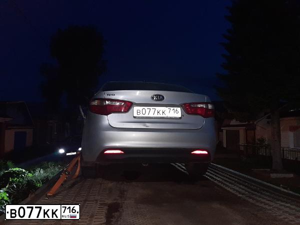 Фото автомобиля KIA RIO, 2013 — госномер В077КК716. Цвет: СЕРЕБРИСТЫЙ