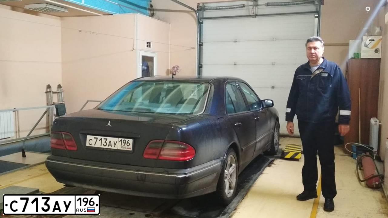 Фото автомобиля MERCEDES E-KLASSE, 2000 — госномер В617КЕ174. Цвет: синий