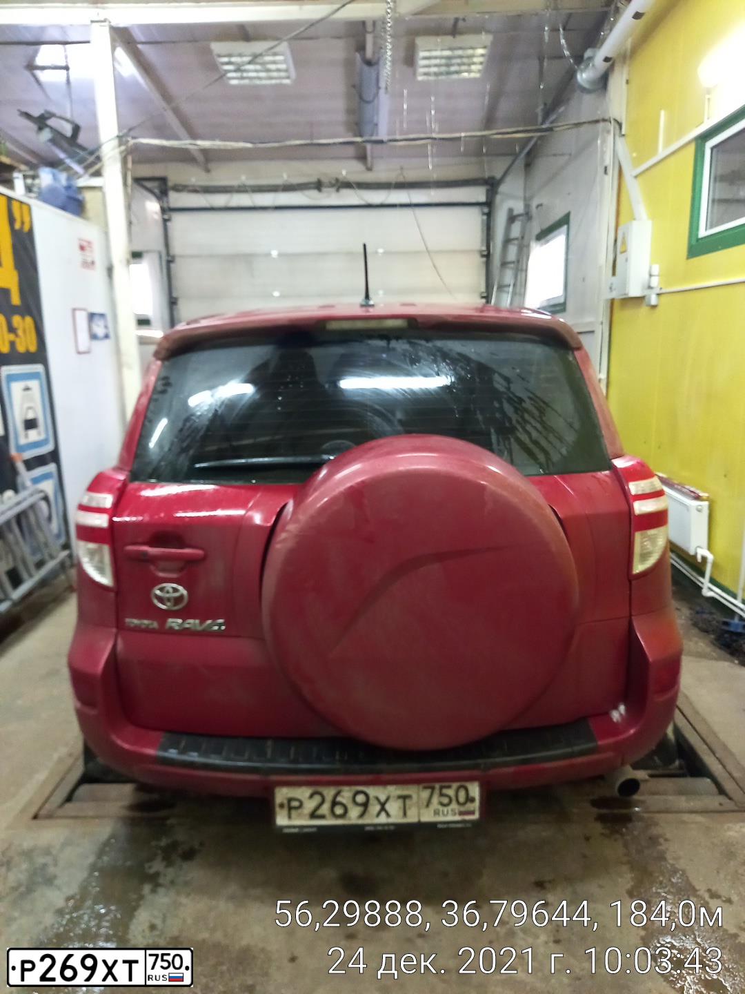 Фото автомобиля TOYOTA RAV4, 2009 — госномер Р269ХТ750. Цвет: Красный