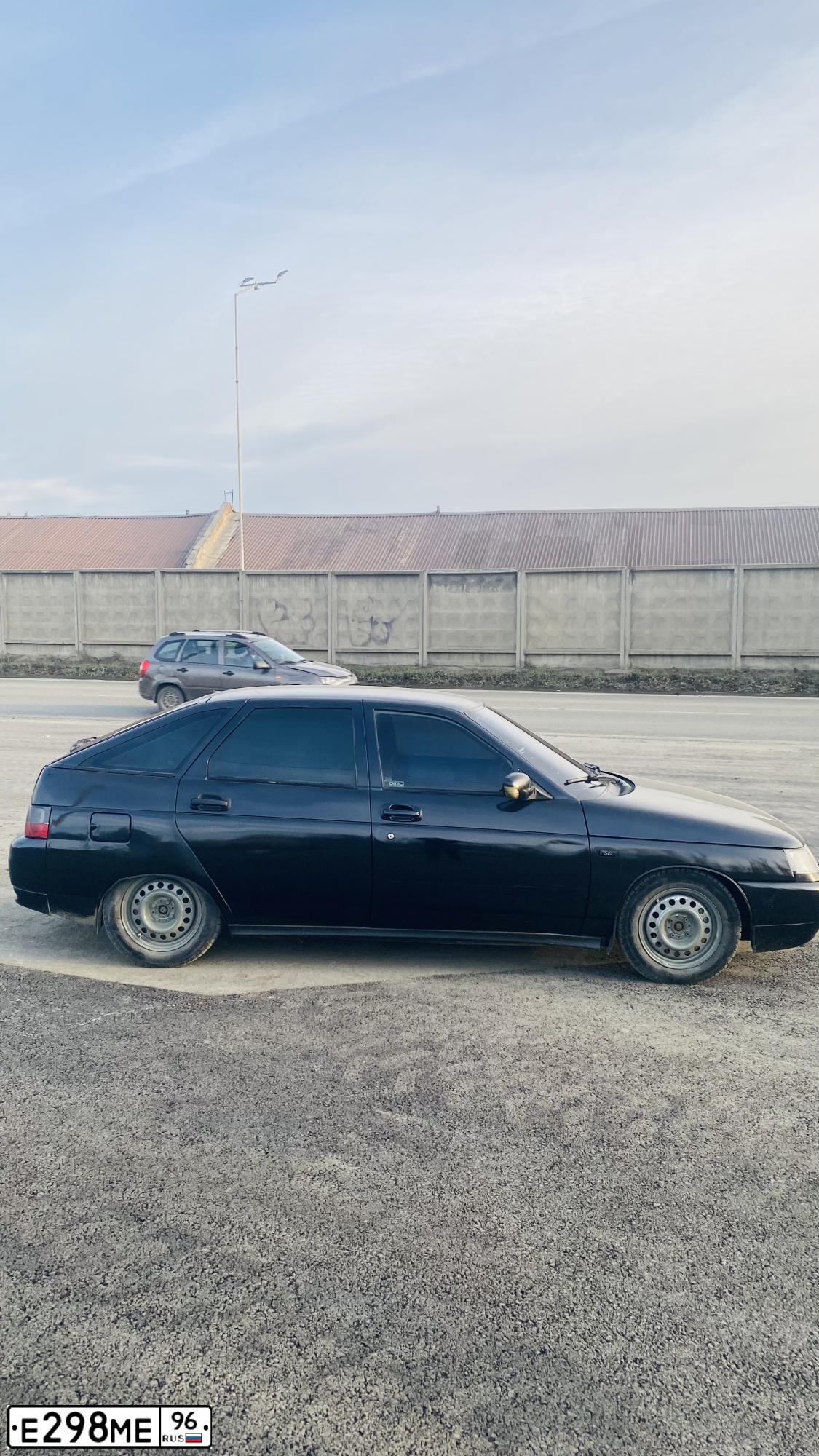 Фото автомобиля LADA 2112, 2006 — госномер Е298МЕ96. Цвет: ЧЕРНЫЙ