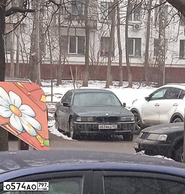 Фото автомобиля BMW SERIE 7, 1994 — госномер О574АО797. Цвет: ЗЕЛЕНЫЙ