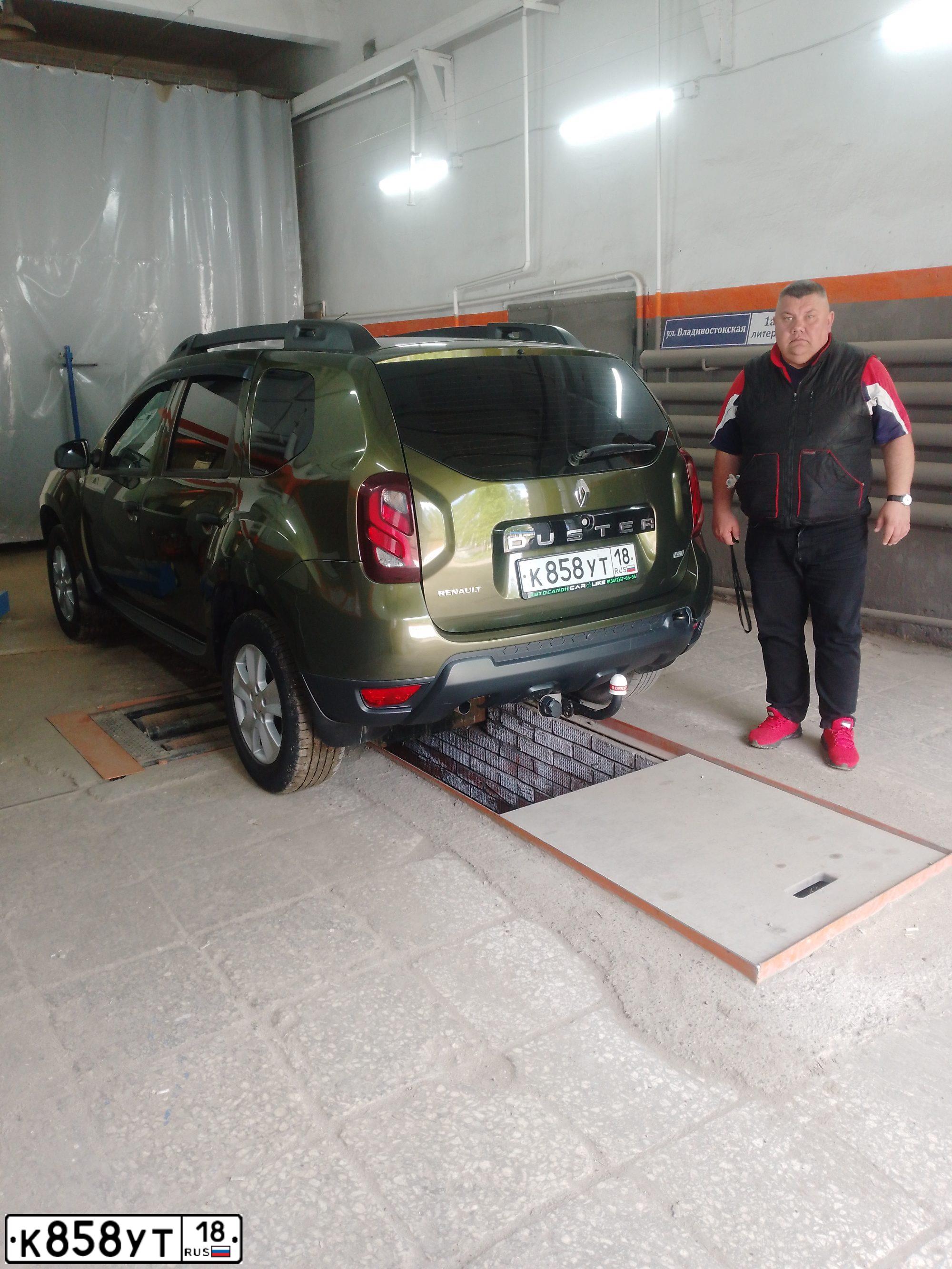 Фото автомобиля RENAULT DUSTER, 2017 — госномер К858УТ18. Цвет: ЗЕЛЕНЫЙ