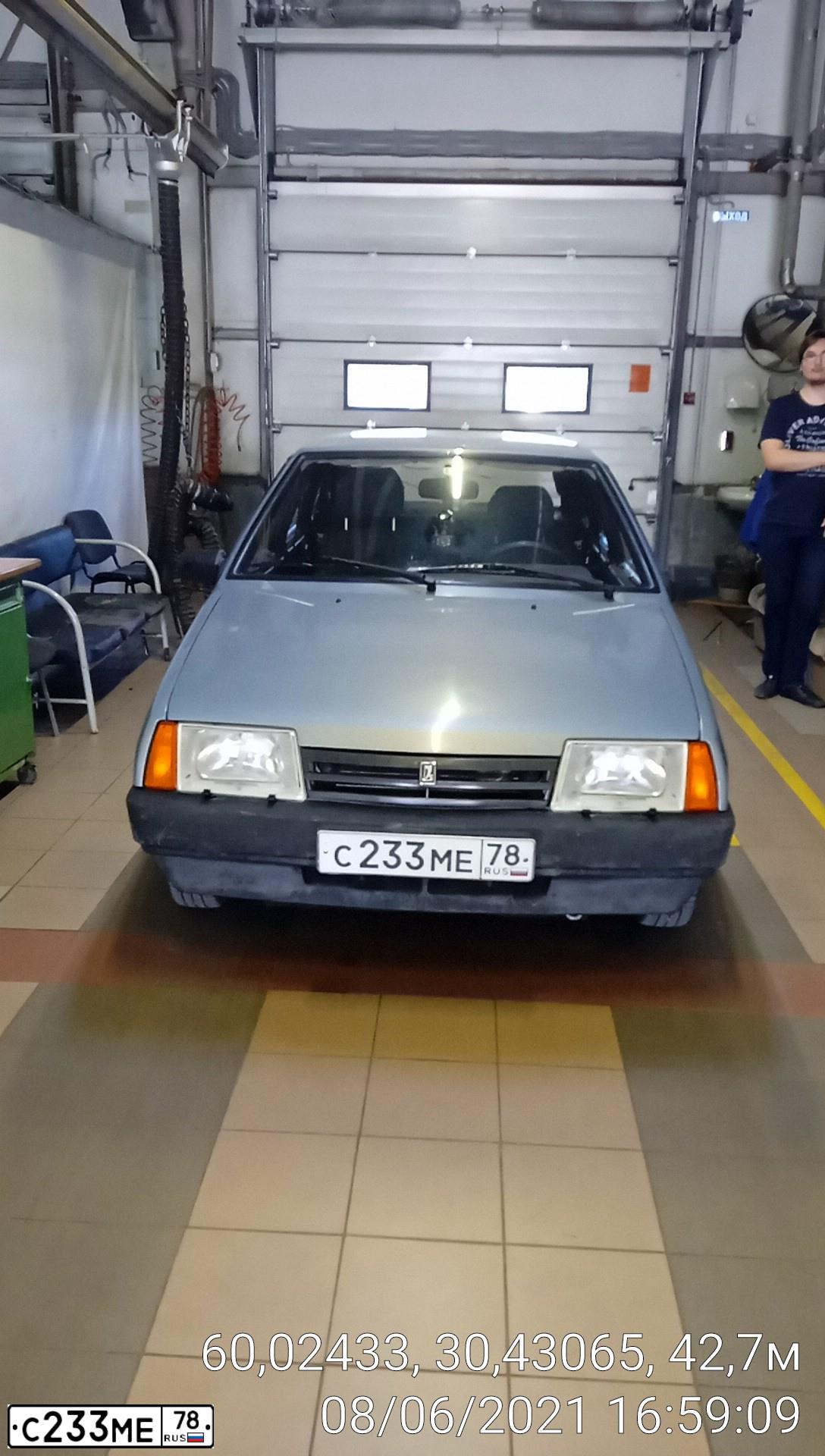 Фото автомобиля LADA 2109 SAMARA, 2002 — госномер С233МЕ78. Цвет: ЗОЛОТИСТО СЕРЫЙ