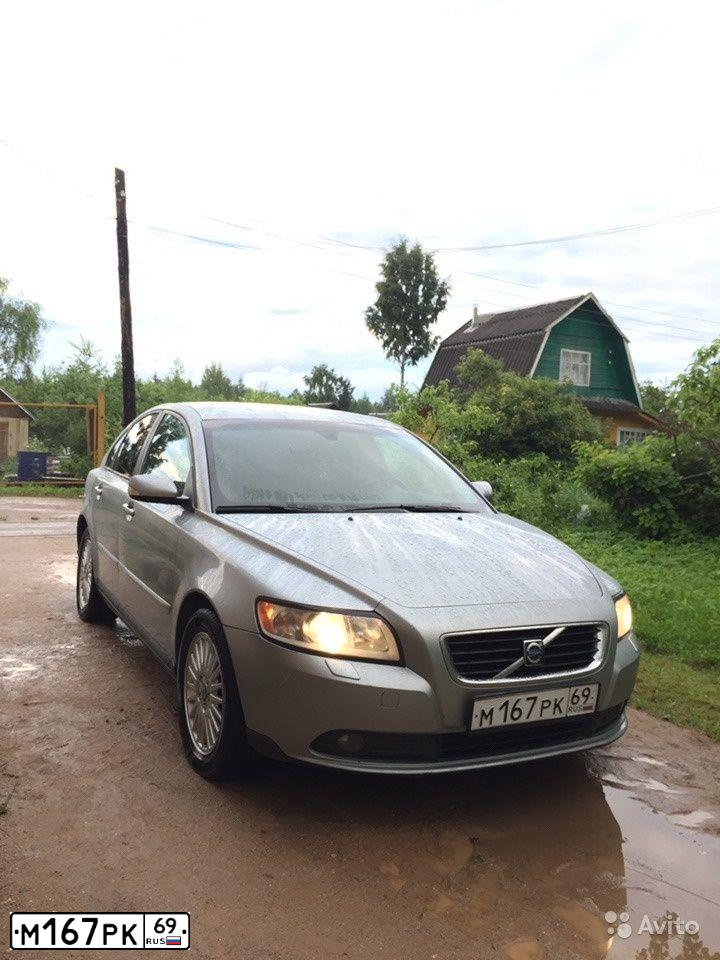 Фото автомобиля VOLVO S40, 2008 — госномер С487ЕХ199. Цвет: Серебристый