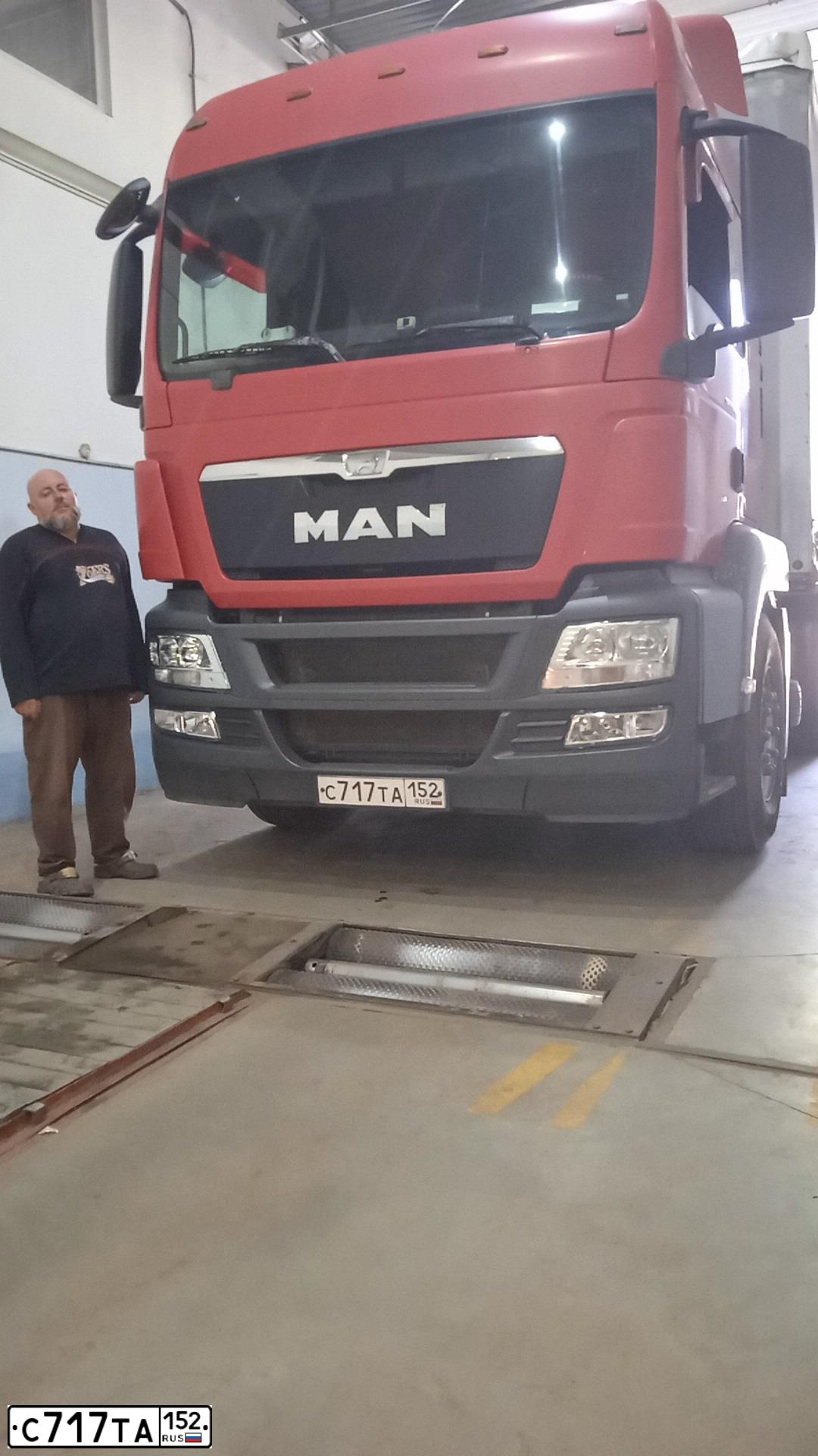 Фото автомобиля MAN TGS 19.XXX /4X2/, 2014 — госномер С717ТА152. Цвет: КРАСНЫЙ