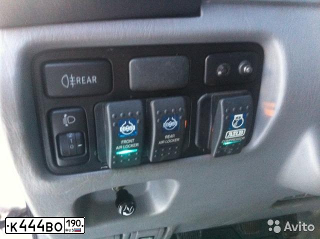 Фото автомобиля TOYOTA LANDCRUISER, 2002 — госномер С005ММ90. Цвет: Серый