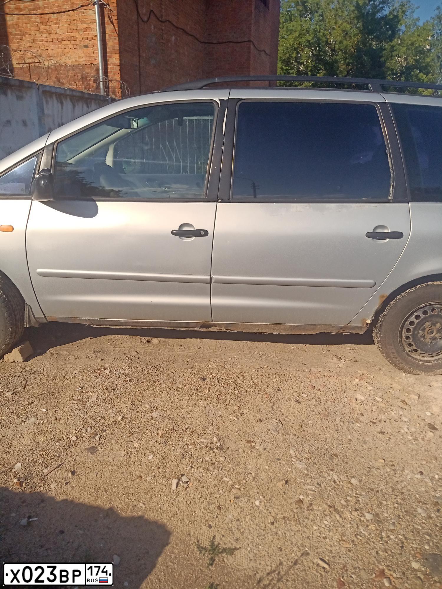 Фото автомобиля VOLKSWAGEN SHARAN, 1996 — госномер Н427ВА550