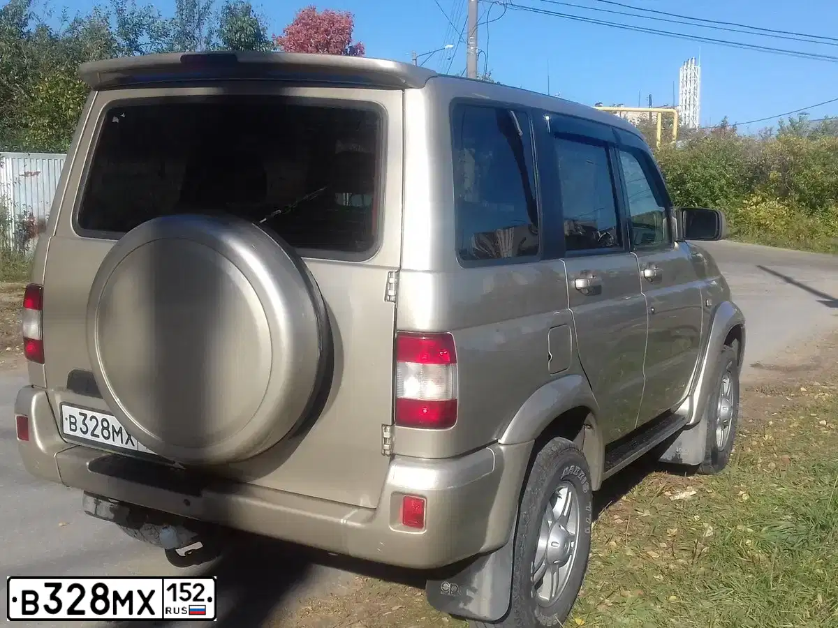Фото автомобиля UAZ 3164 PATRIOT, 2010 — госномер У627ЕМ152. Цвет: СЕРО-БЕЖЕВЫЙ
