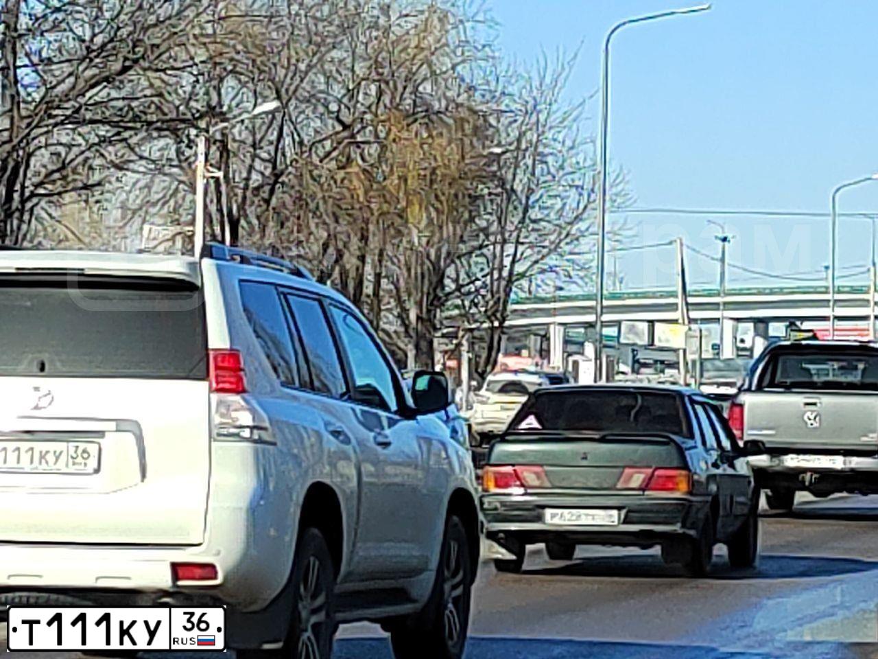 Фото автомобиля NISSAN PRIMERA, 2002 — госномер Т111КУ36. Цвет: СЕРЕБРИСТЫЙ