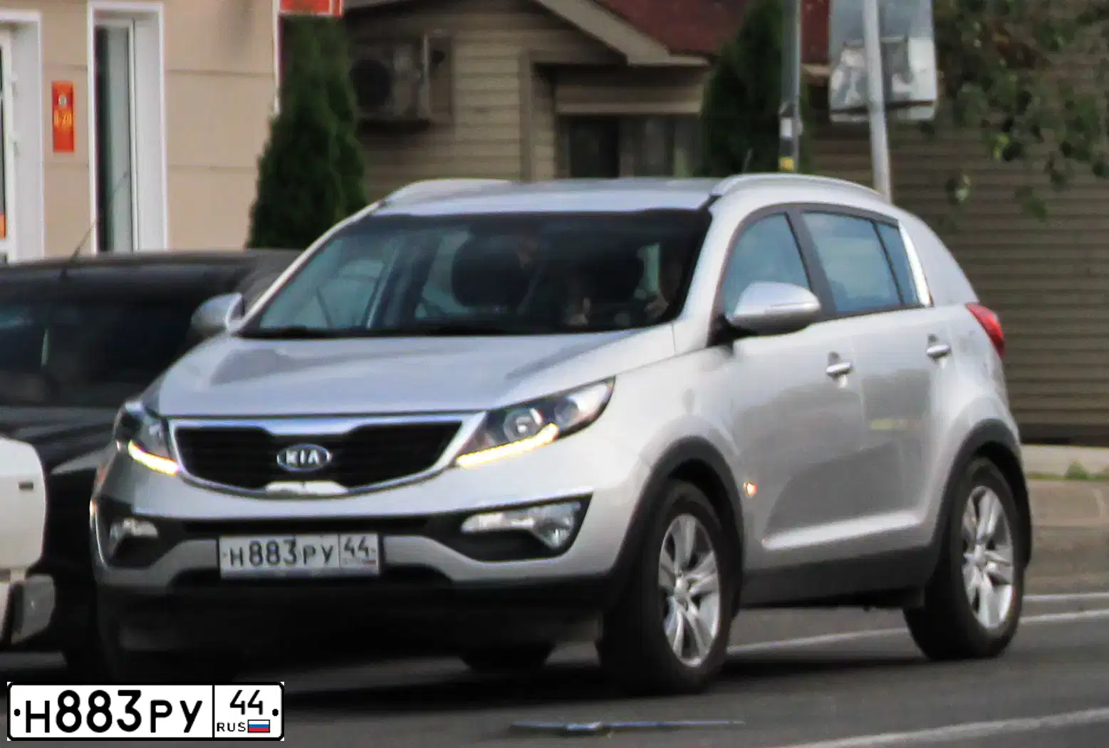 Фото автомобиля KIA SPORTAGE, 2012 — госномер Н883РУ44. Цвет: СЕРЕБРИСТЫЙ