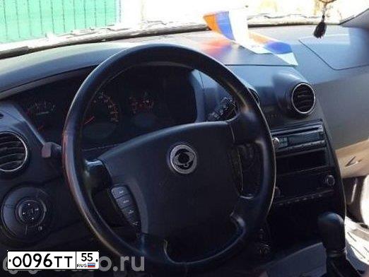 Фото автомобиля SSANGYONG MUSSO, 2007 — госномер О096ТТ55. Цвет: СИНЕ-СЕРЫЙ