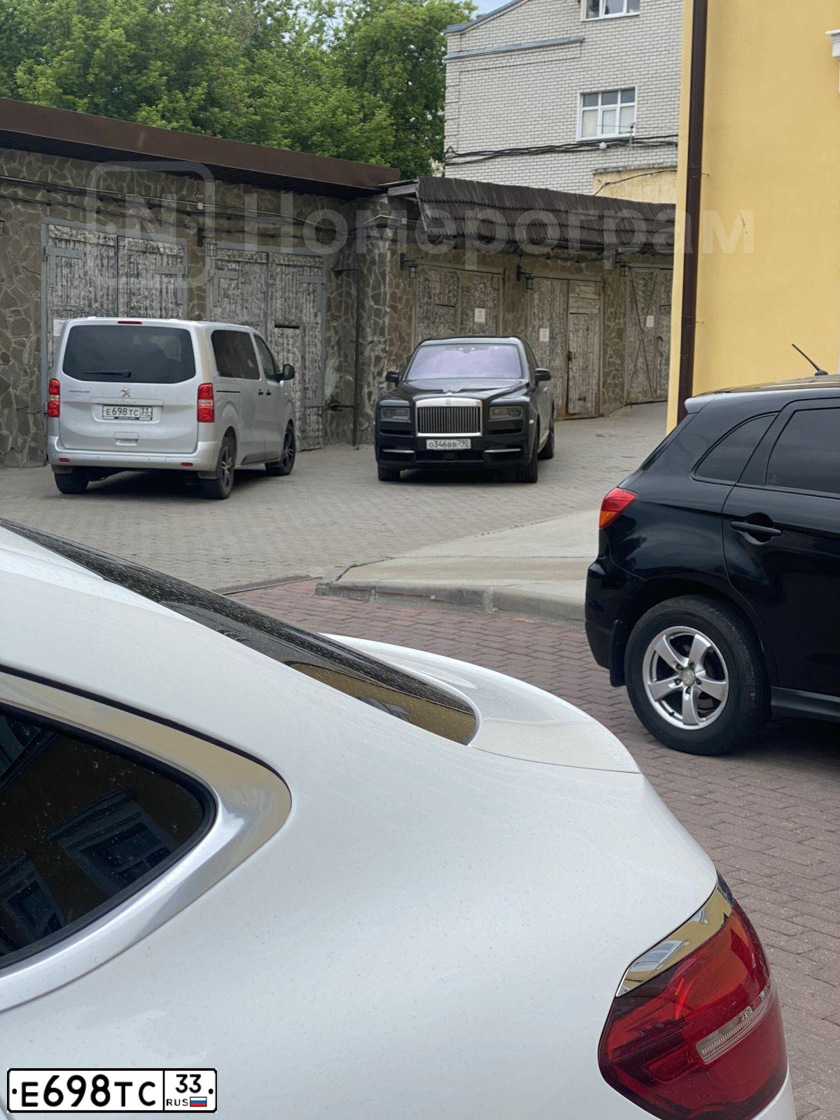Фото автомобиля PEUGEOT TRAVELLER, 2020 — госномер Е698ТС33. Цвет: СЕРЫЙ