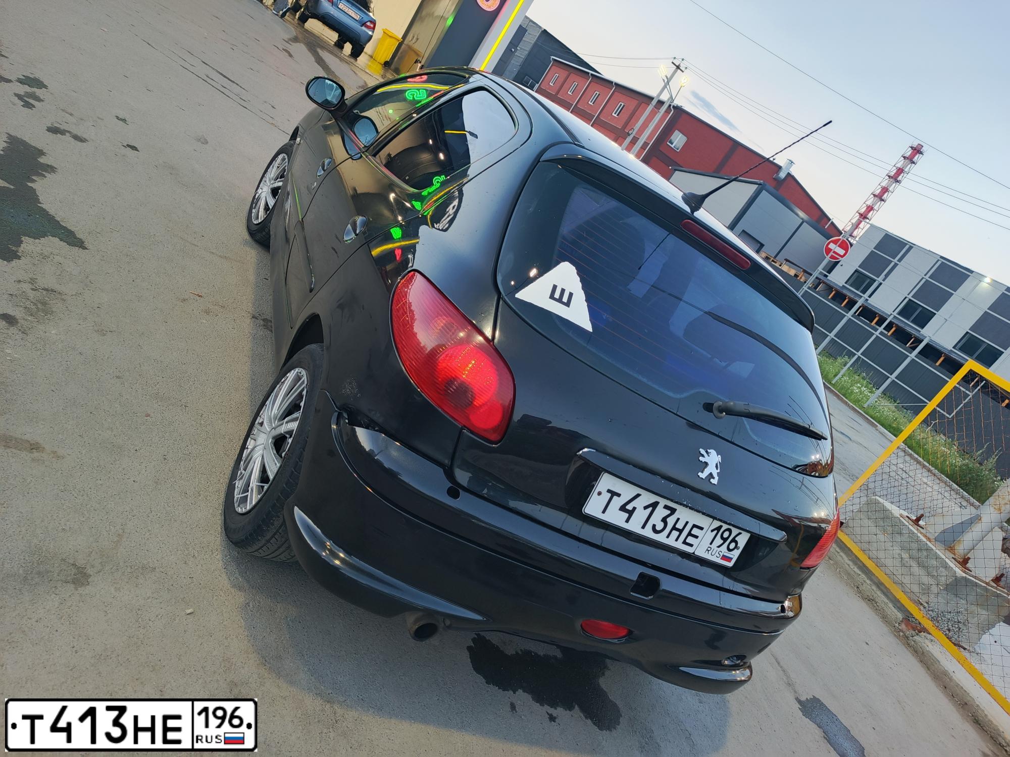 Фото автомобиля PEUGEOT 206, 2006 — госномер Т413НЕ196. Цвет: ЧЕРНЫЙ
