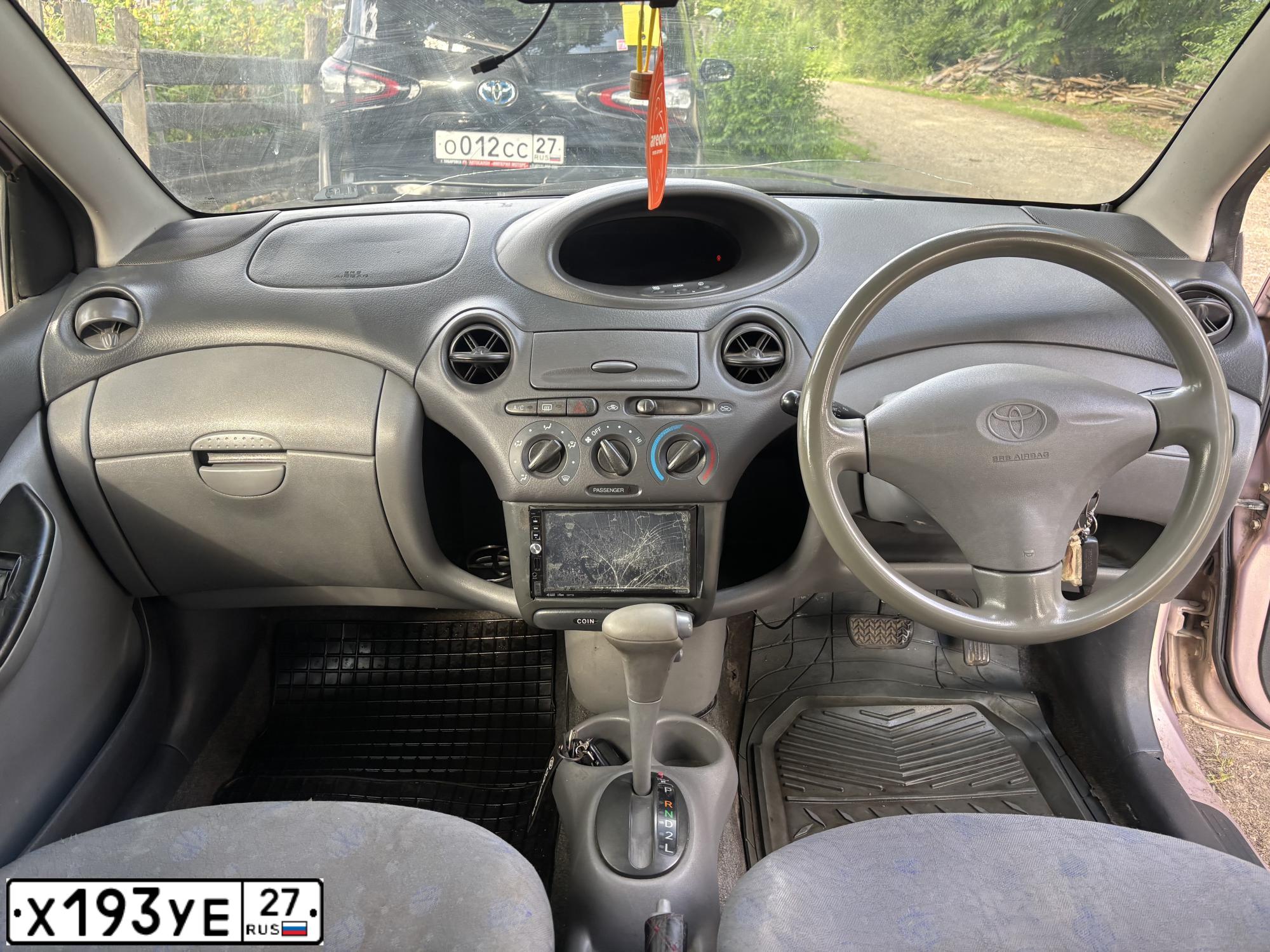 Фото автомобиля TOYOTA VITZ, 2000 — госномер Х193УЕ27
