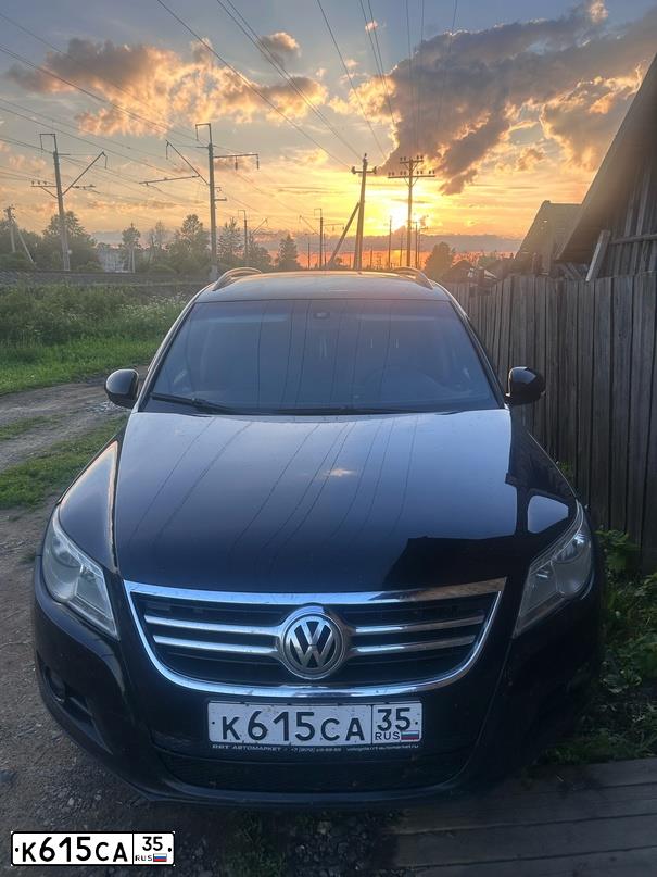 Фото автомобиля VOLKSWAGEN TIGUAN, 2011 — госномер К615СА35. Цвет: ЧЕРНЫЙ