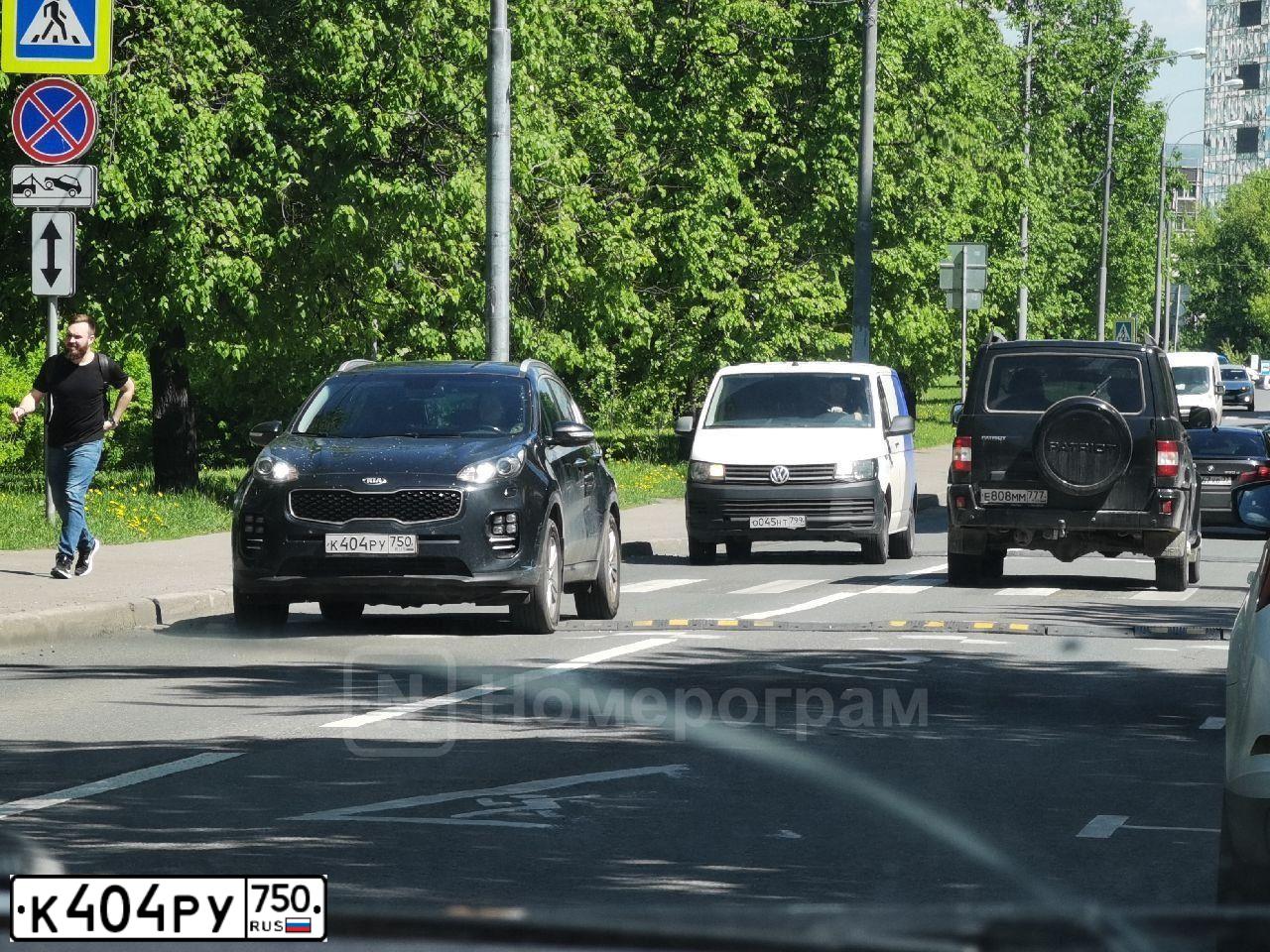 Фото автомобиля KIA SPORTAGE, 2017 — госномер К404РУ750. Цвет: ЧЕРНЫЙ ПЕРЛАМУТР