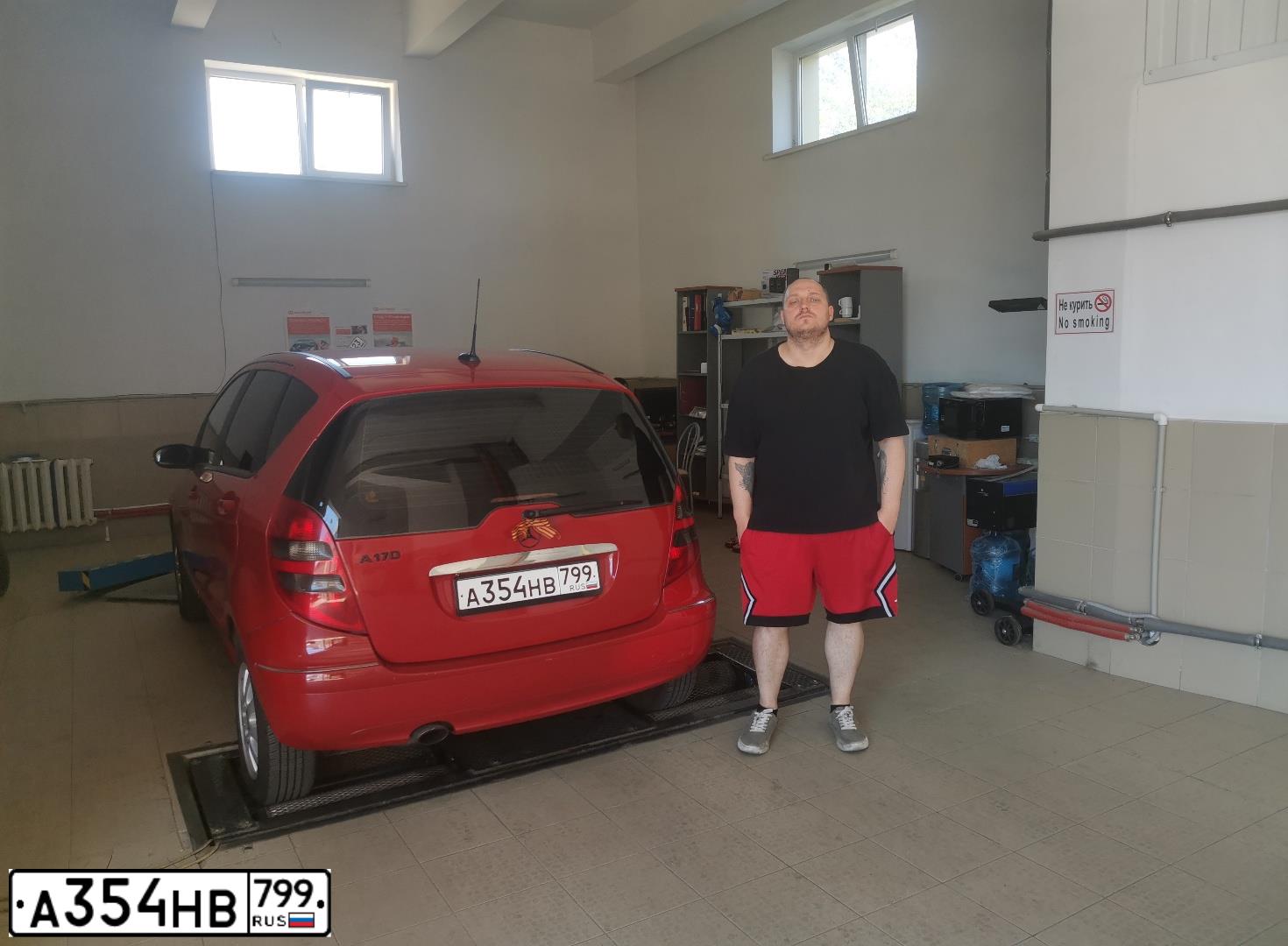 Фото автомобиля MERCEDES A-KLASSE, 2005 — госномер В260НО193. Цвет: Красный