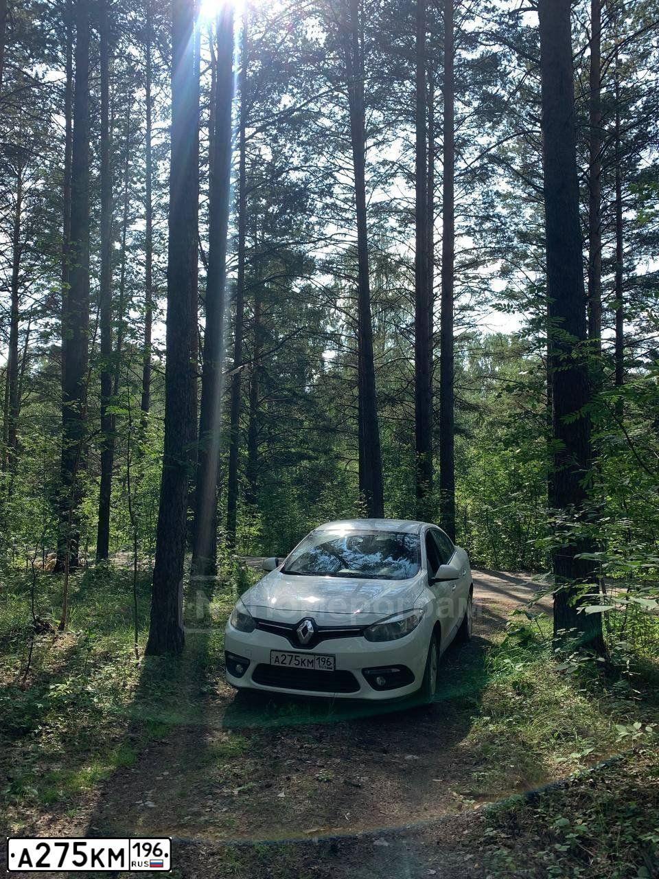 Фото автомобиля RENAULT FLUENCE, 2013 — госномер А275КМ196. Цвет: БЕЛЫЙ