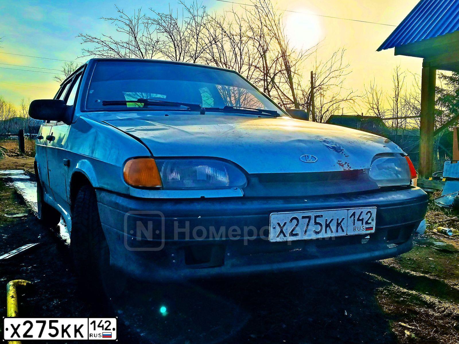 Фото автомобиля LADA 2114 SAMARA, 2006 — госномер Х275КК142. Цвет: МОЛОЧНО-БЕЛЫЙ СЕРЕБРИСТЫЙ